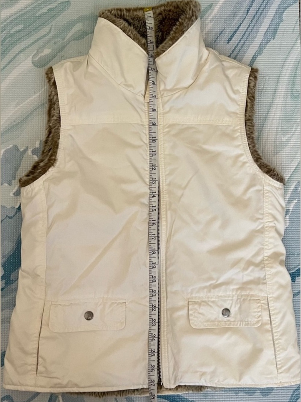 YKK winter Puffer Vest Faux Fur Trim for pockets cream ivory women’s size L